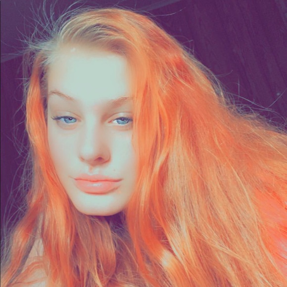 Meet your Posher, Caylee - Picture 2 of 5